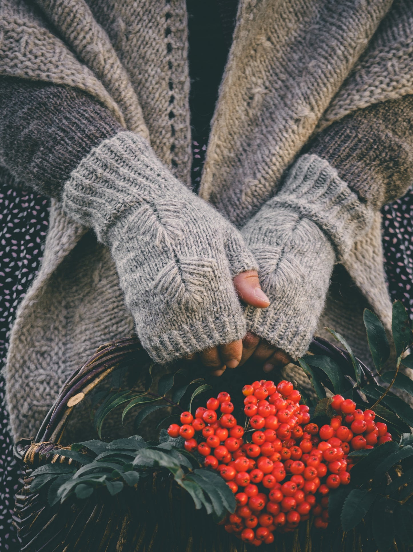 WOODLAND PATH MITTENS